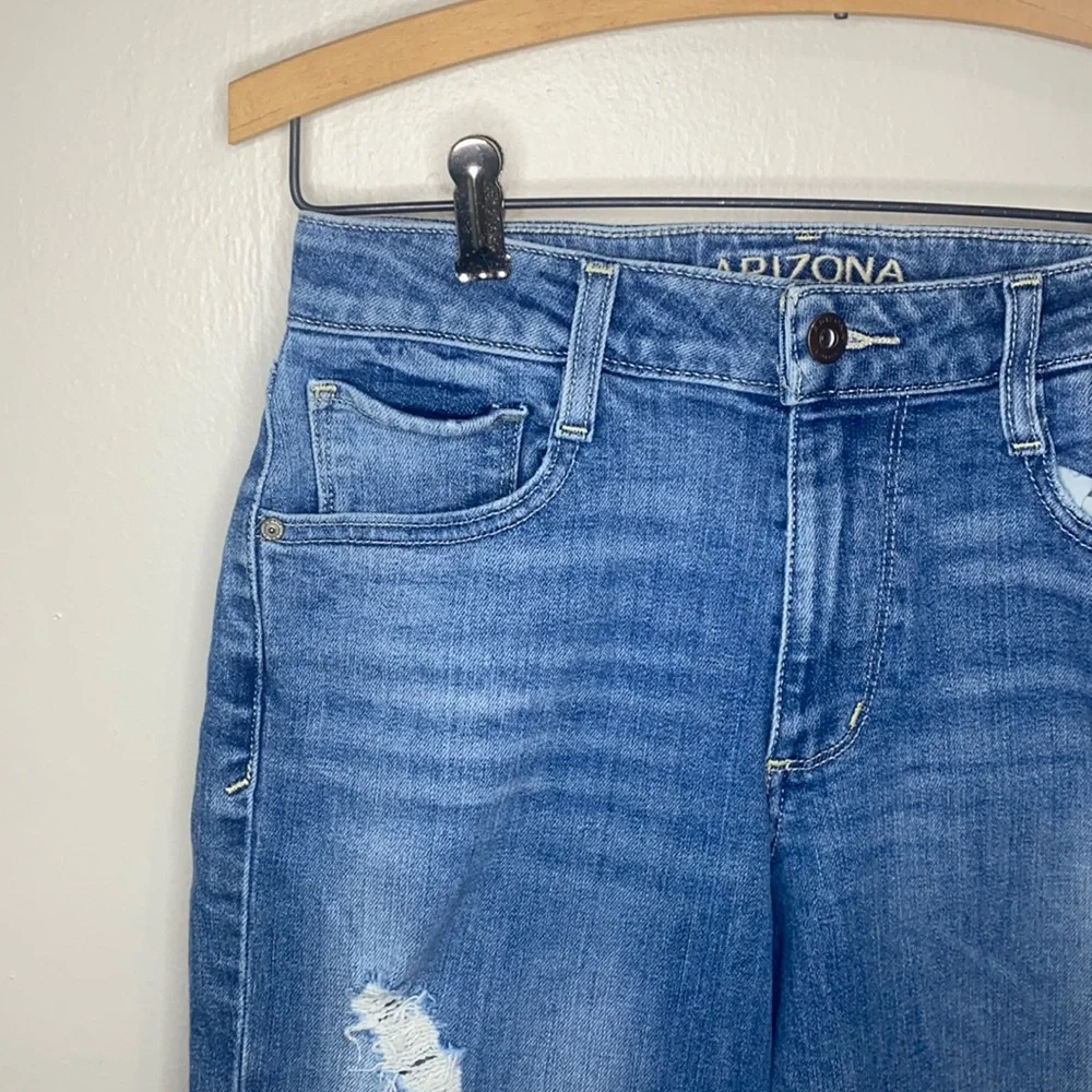 🛍️Adorable frayed blue jeans! - Picture 1 of 10